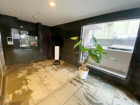 16/16 エントランス