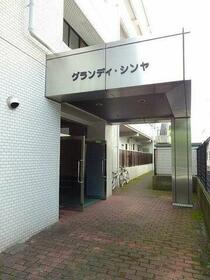 16/17 エントランス