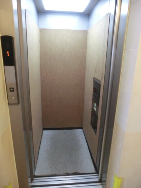 21/30 エントランス