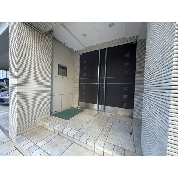 16/18 エントランス