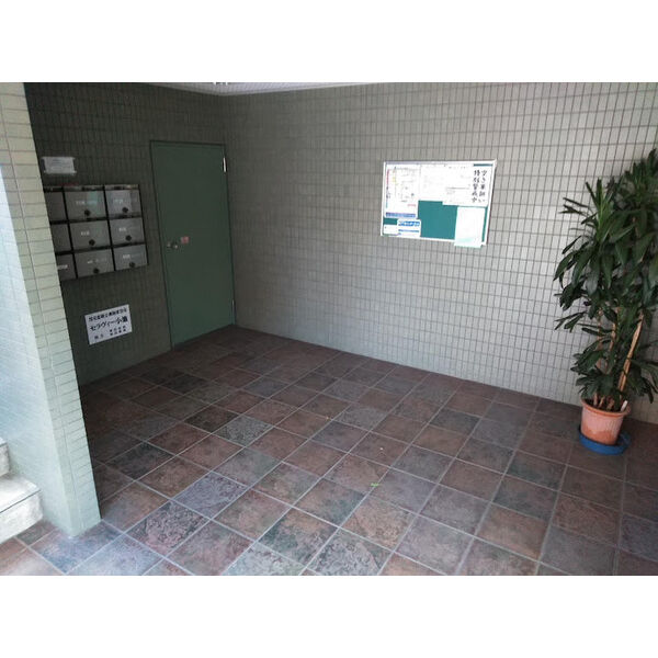 13/14 エントランス