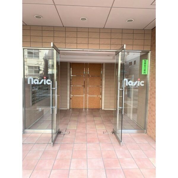 17/18 エントランス