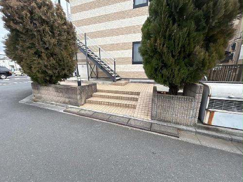 13/14 エントランス