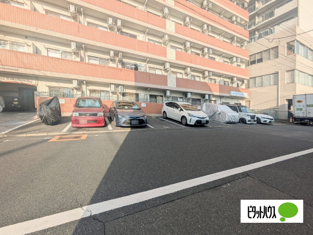 15/15 駐車場
