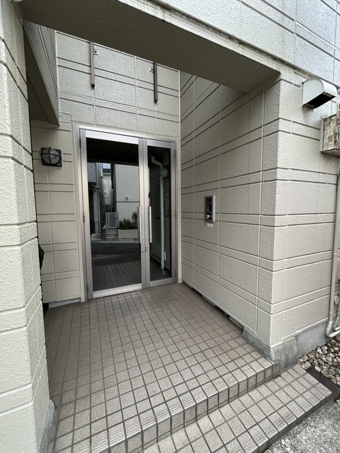 2/2 エントランス