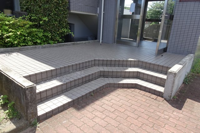 17/23 エントランス