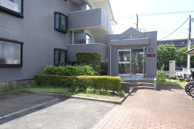 18/23 エントランス