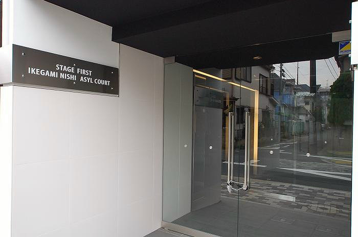 18/28 エントランス