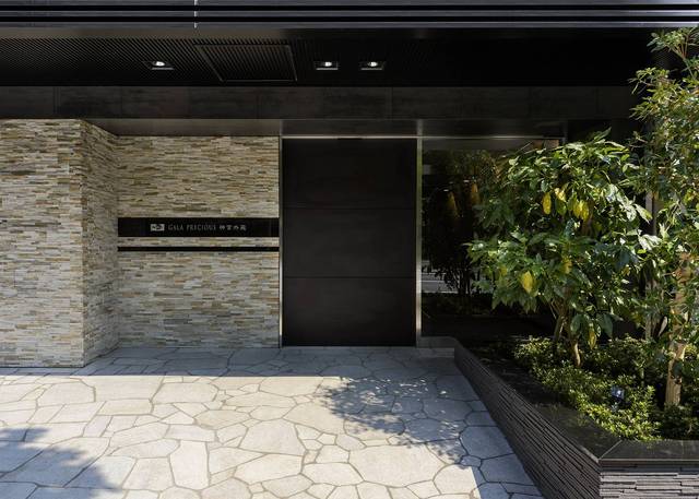 27/29 エントランス