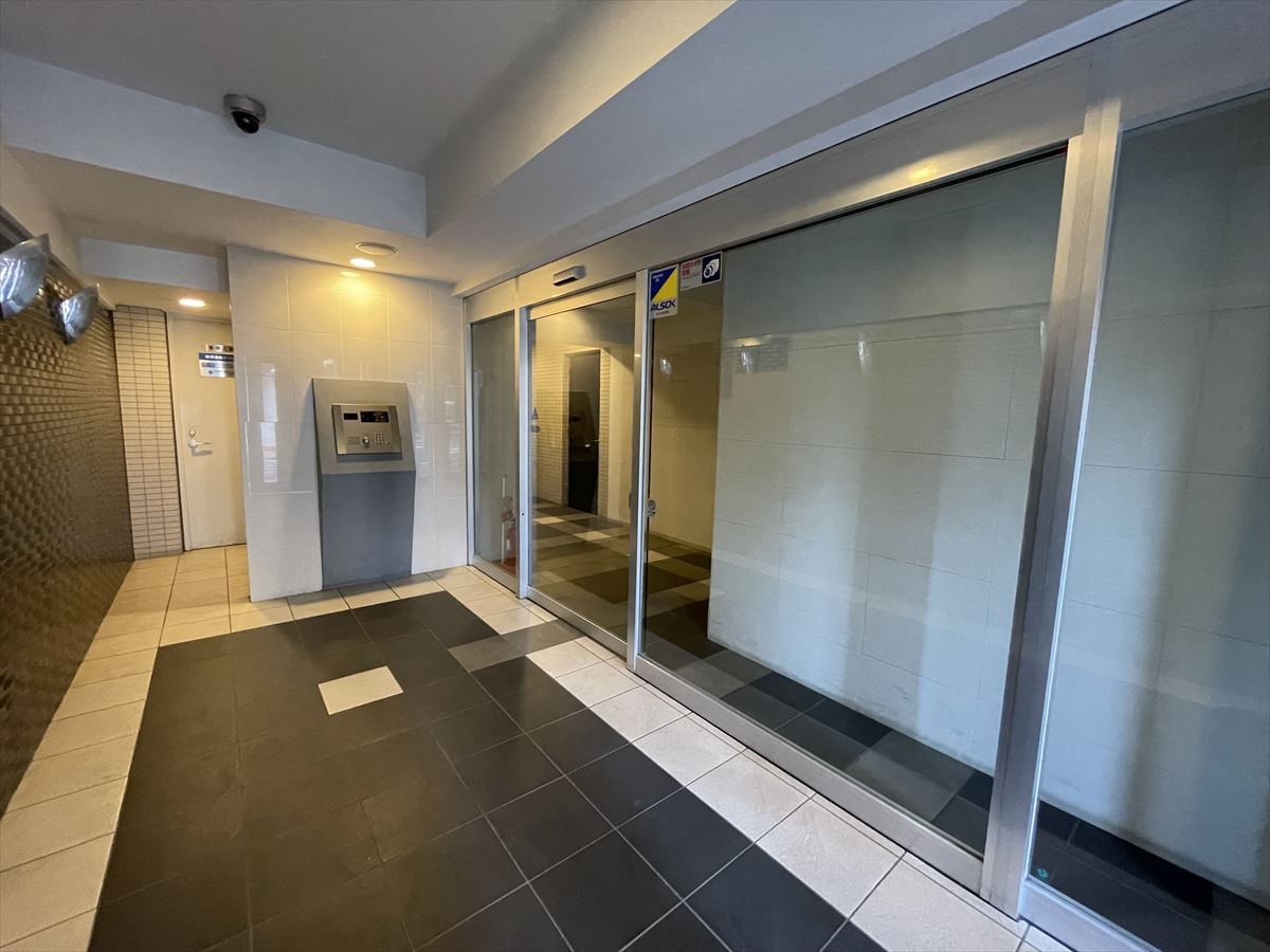 28/28 エントランス