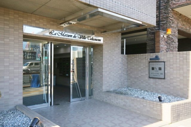 22/30 エントランス