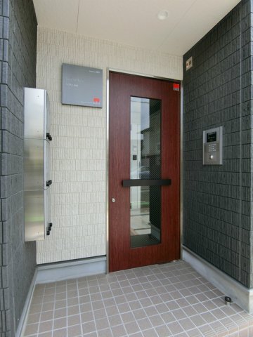 13/14 エントランス