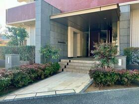 16/16 エントランス