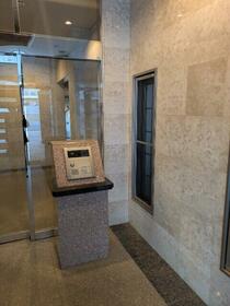 16/16 エントランス