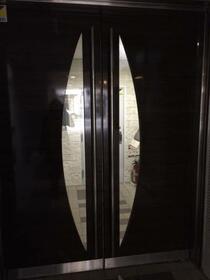 2/2 エントランス