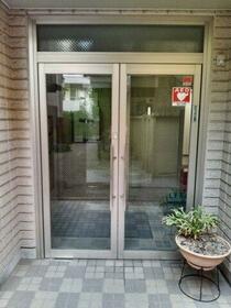 16/16 エントランス