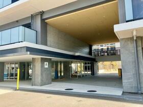 16/16 エントランス