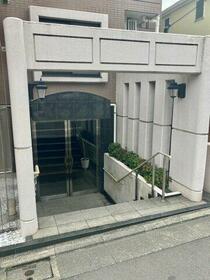 16/16 エントランス