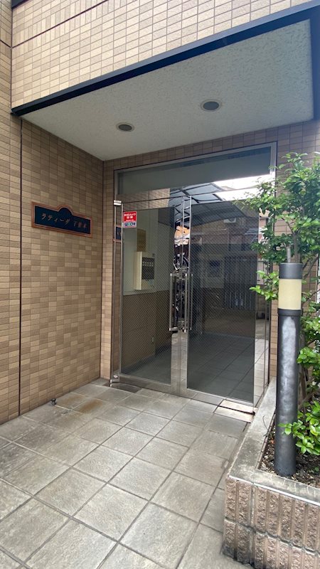 2/3 エントランス