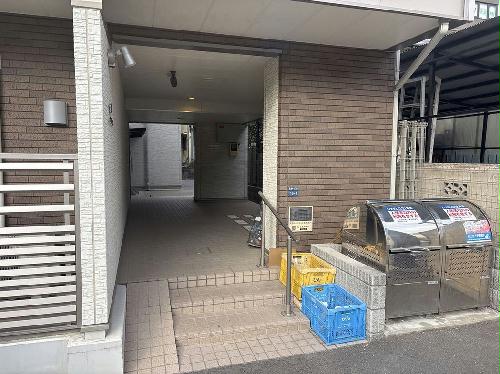 13/13 エントランス