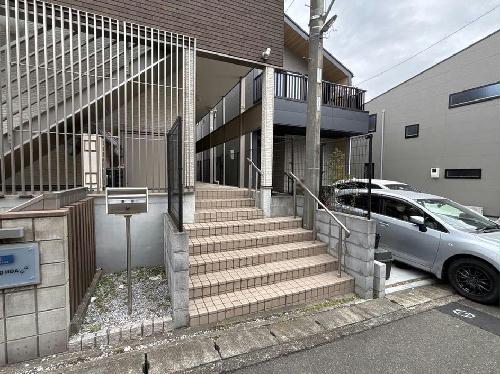 13/13 エントランス