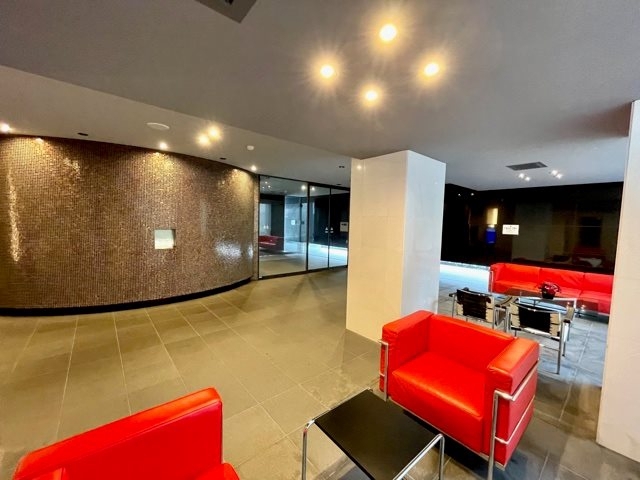 14/18 エントランス