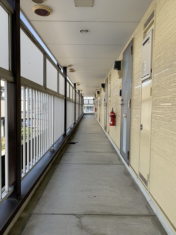 21/22 エントランス