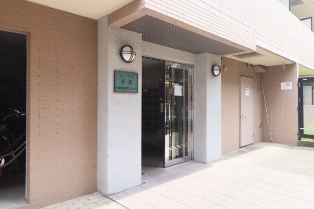 20/21 エントランス