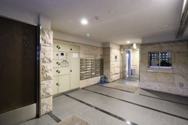 18/19 エントランス