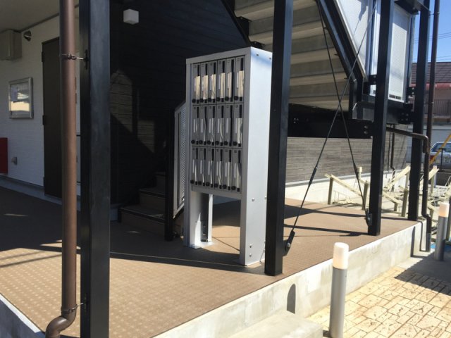 23/30 エントランス