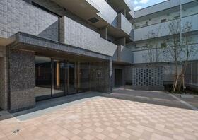 16/16 エントランス