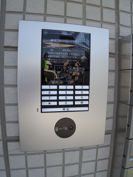 16/19 エントランス