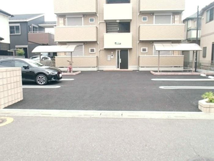 20/29 駐車場
