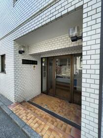 16/16 エントランス