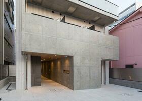 16/16 エントランス