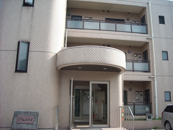 22/28 エントランス