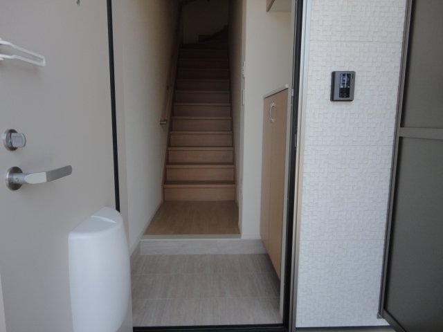 13/26 玄関