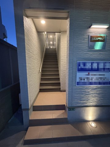 28/28 エントランス