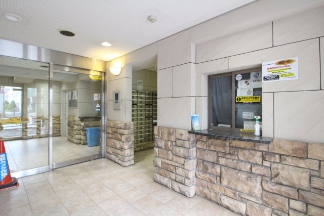 18/19 エントランス