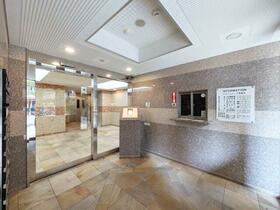 16/16 エントランス