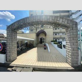 16/16 エントランス