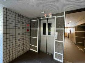 16/16 エントランス