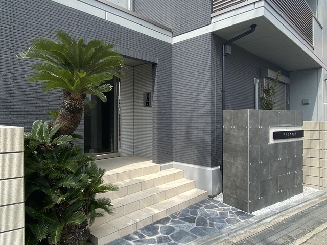 26/28 エントランス