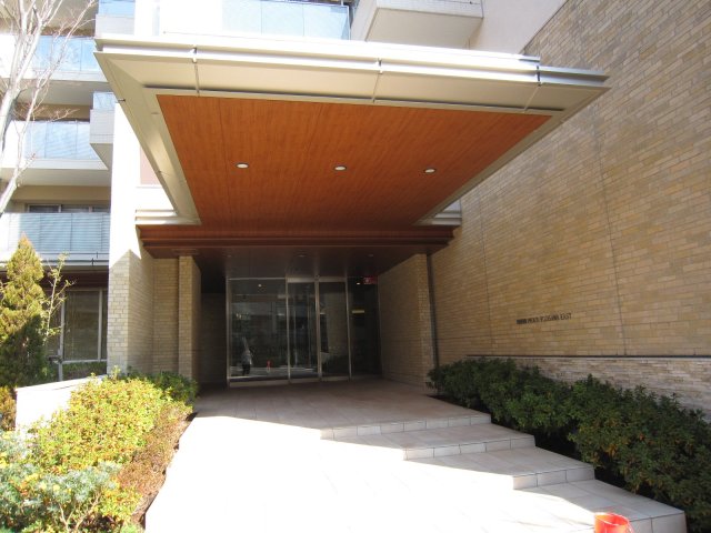 27/27 エントランス