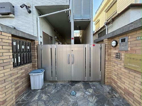 13/14 エントランス