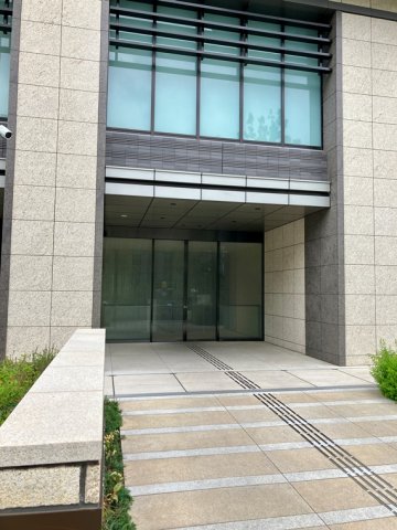 17/17 エントランス