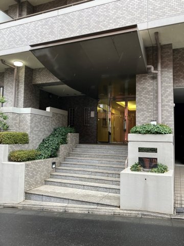 2/2 エントランス