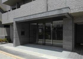 16/16 エントランス