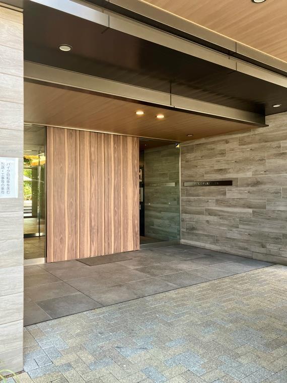 5/5 エントランス