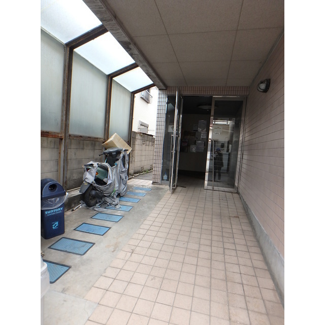 19/20 エントランス